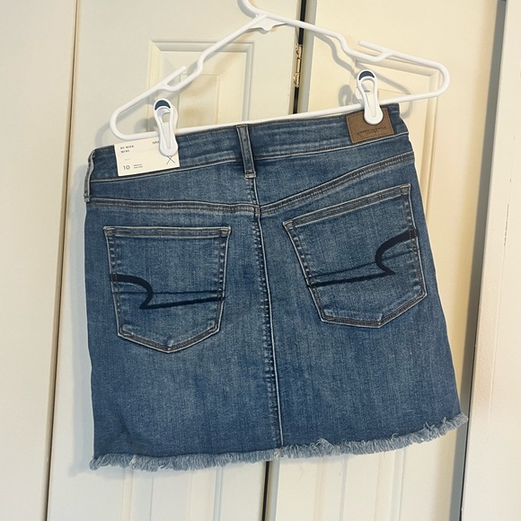 American Eagle Denim Mini Skirt- Size 10- NWT - Picture 2 of 5